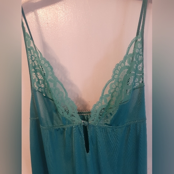 Vintage negligee and peignoir robe set - Picture 3 of 9